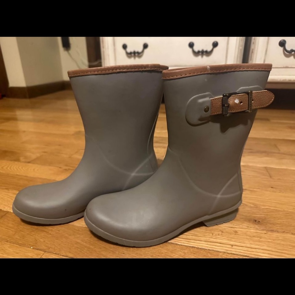 Women’s rain boots